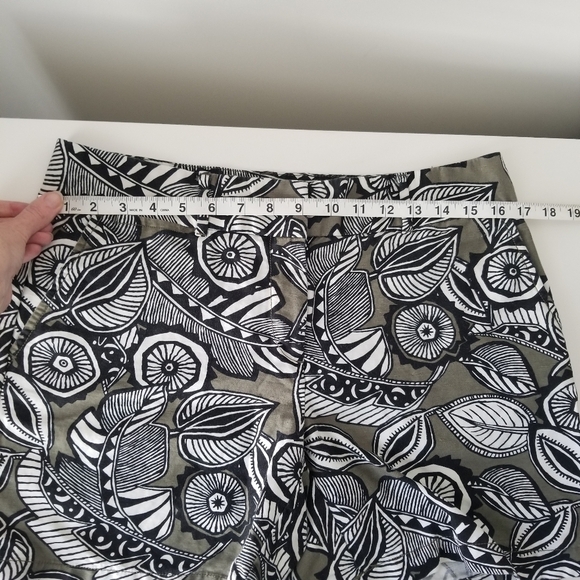 Ann Taylor LOFT Riviera Linen Blend Tea Green Tropical Print Shorts Size 6 - Picture 9 of 12